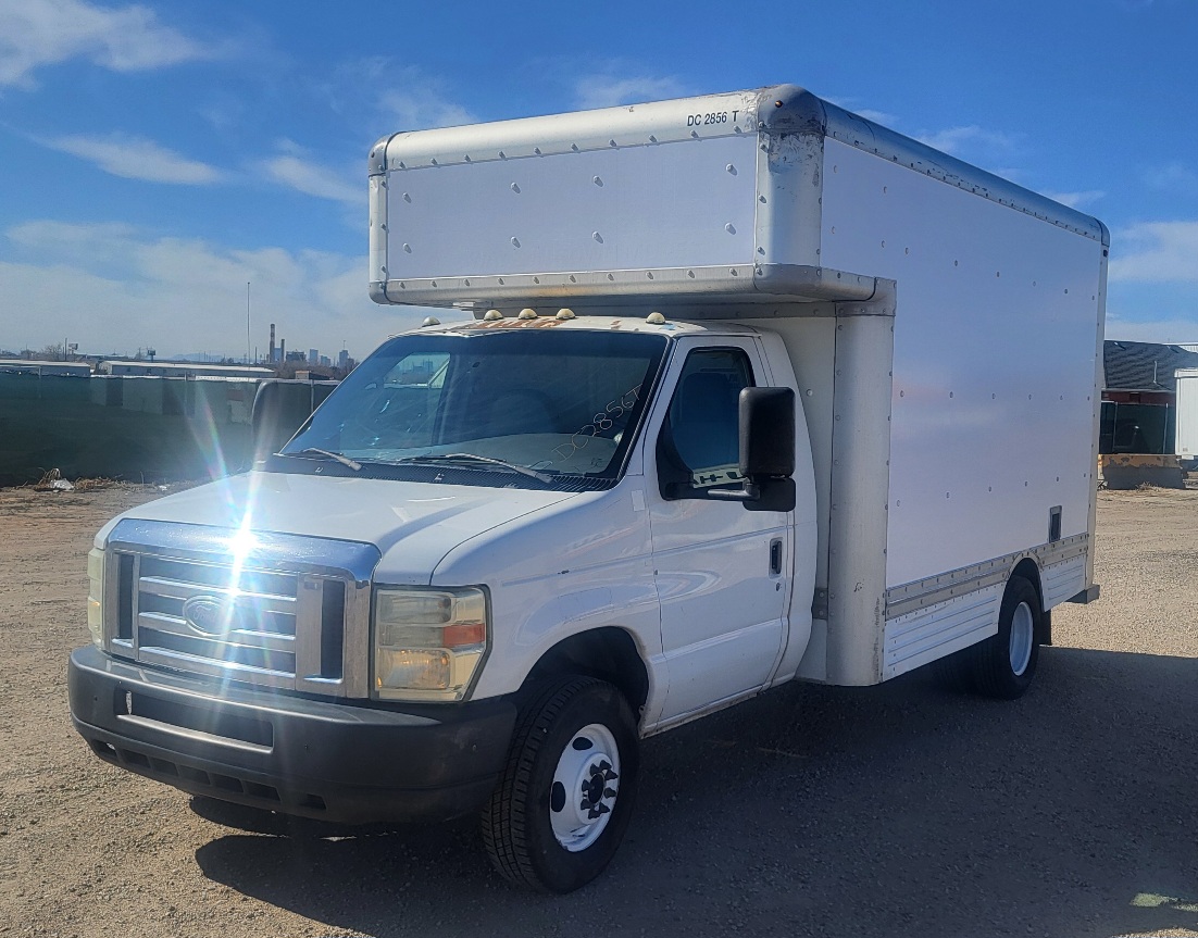 Camion usagé avec fourgon 2008 14 pi à vendre
