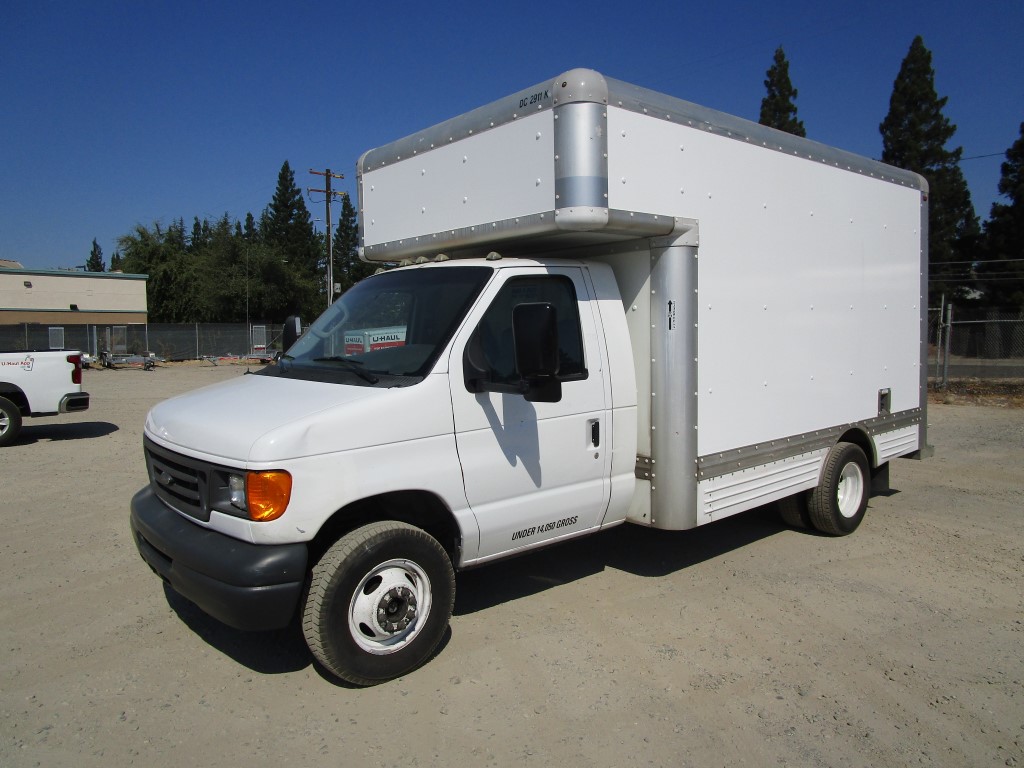 Camión con caja de 200714 ft usado a la venta