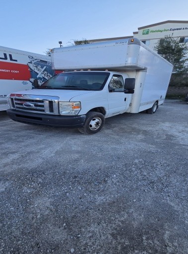 Camión con caja de 201214 ft usado a la venta