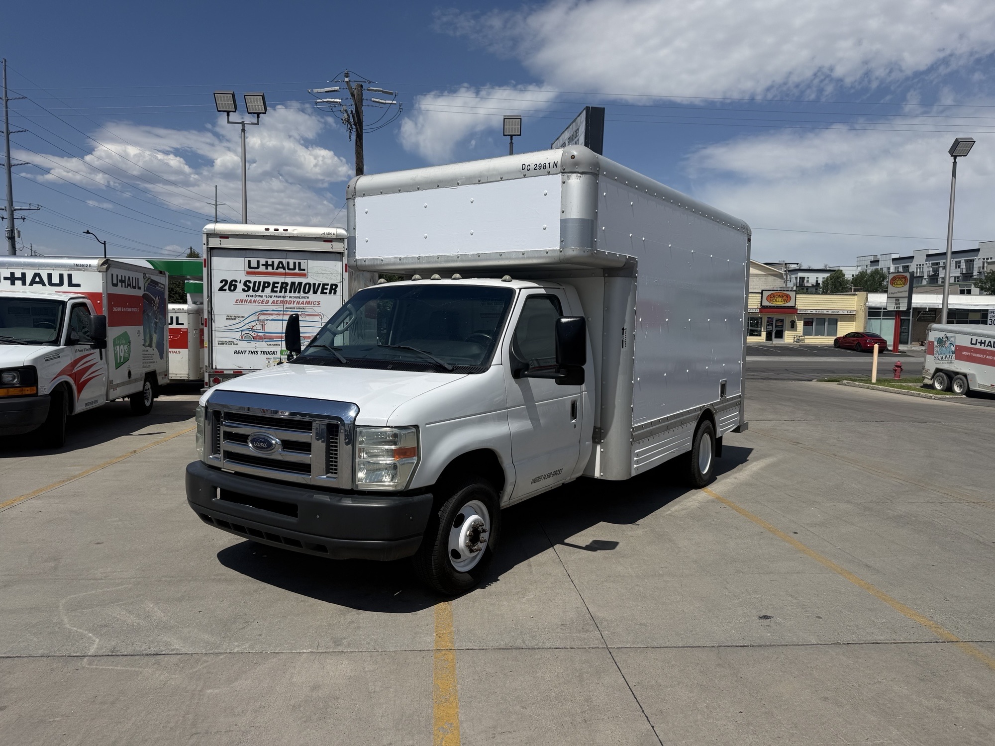 Camion usagé avec fourgon 2010 14&nbsp;pi à vendre