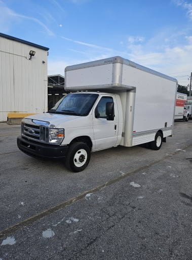 Camion usagé avec fourgon 2012 14&nbsp;pi à vendre