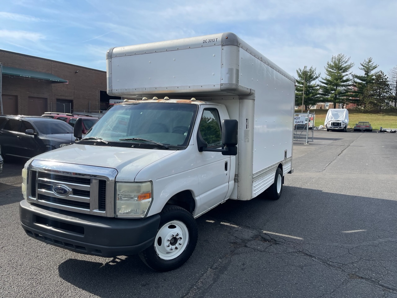 Camion usagé avec fourgon 2008 14 pi à vendre