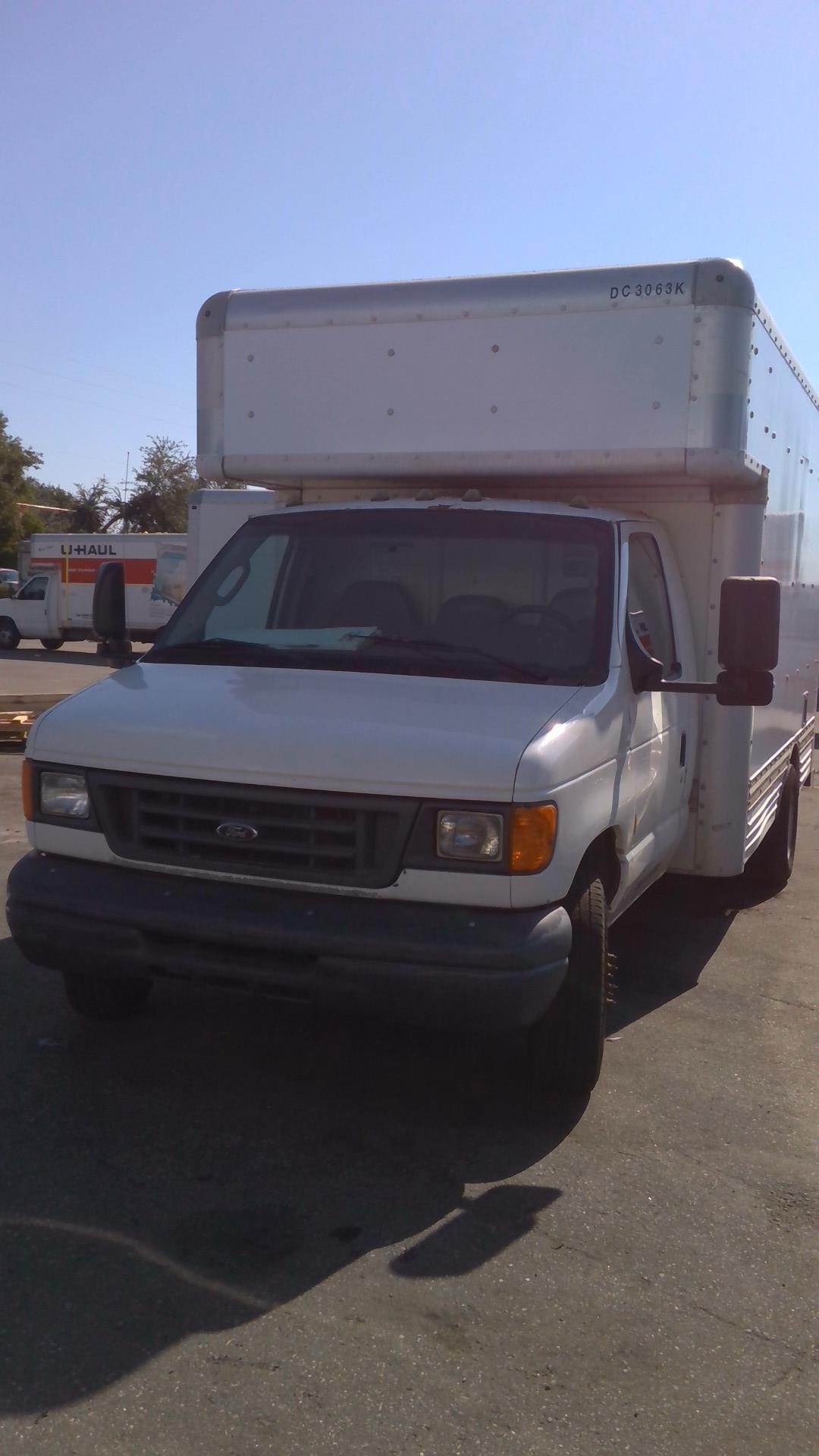 Camion usagé avec fourgon 2007 14 pi à vendre