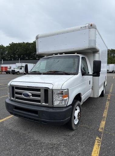 Camion usagé avec fourgon 2008 14 pi à vendre