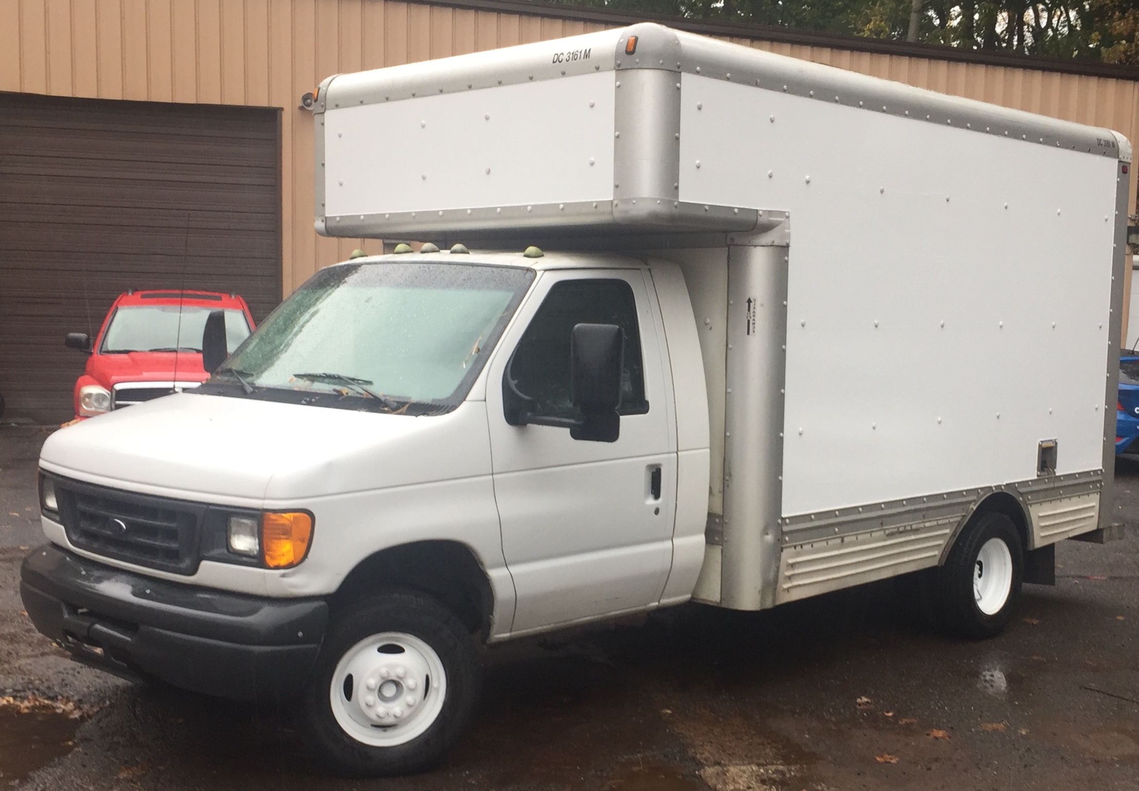 Camion usagé avec fourgon 2006 14 pi à vendre