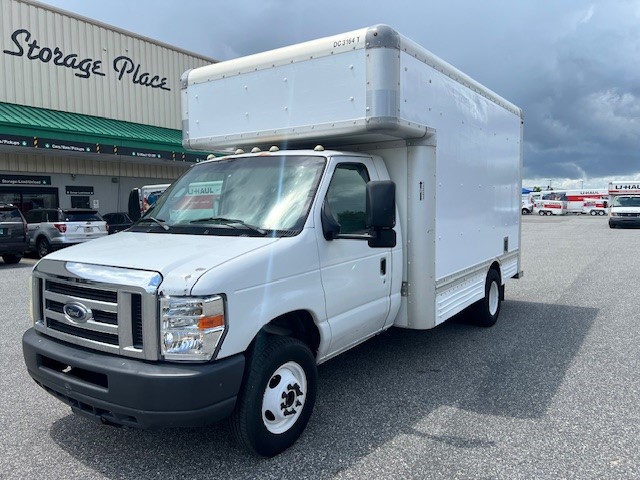 Camion usagé avec fourgon 2008 14 pi à vendre