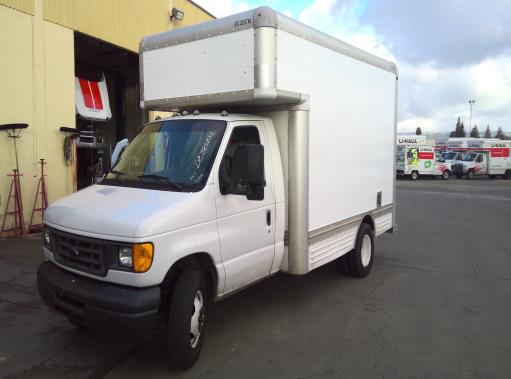 Camion usagé avec fourgon 2006 14 pi à vendre