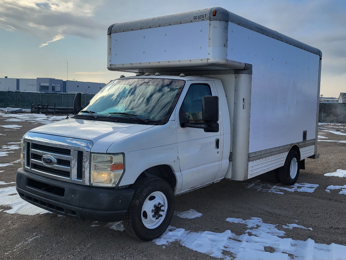 Camion usagé avec fourgon 2008 14 pi à vendre