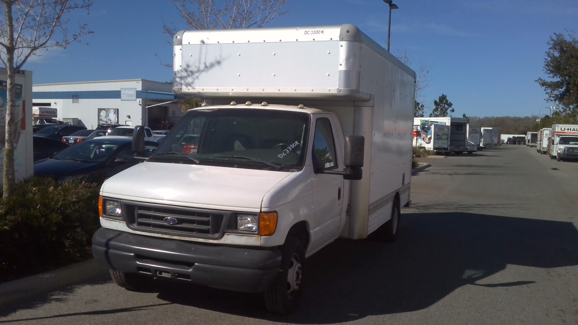 Camion usagé avec fourgon 2007 14 pi à vendre