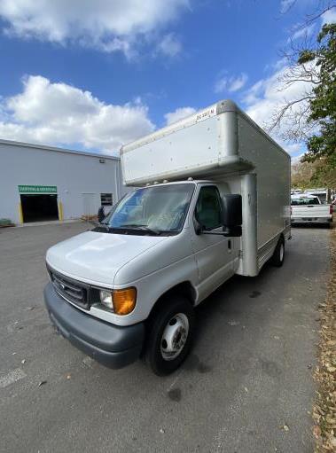 Camion usagé avec fourgon 2006 14 pi à vendre