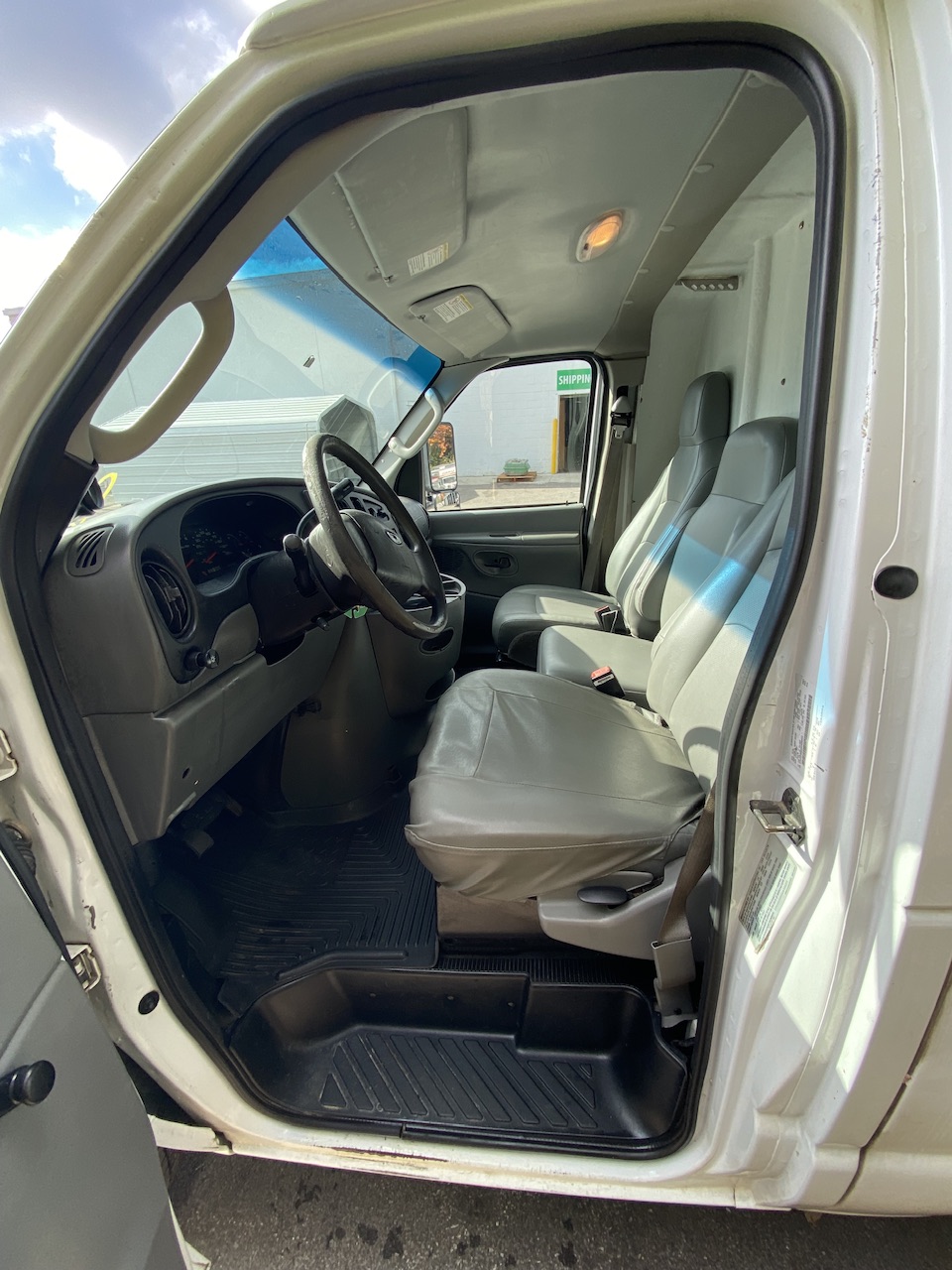 2006 14' Box Truck for Sale in Kansas City, KS 66102 UHaul Truck Sales