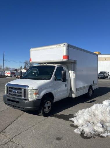 Camion usagé avec fourgon 2008 14 pi à vendre