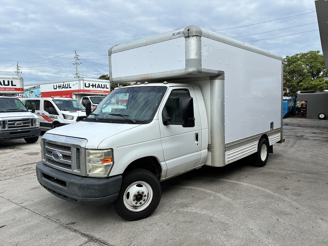 Camión con caja de 201214 ft usado a la venta