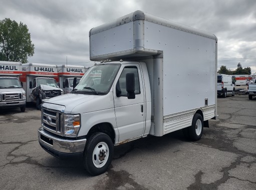 Camion usagé avec fourgon 2010 14&nbsp;pi à vendre