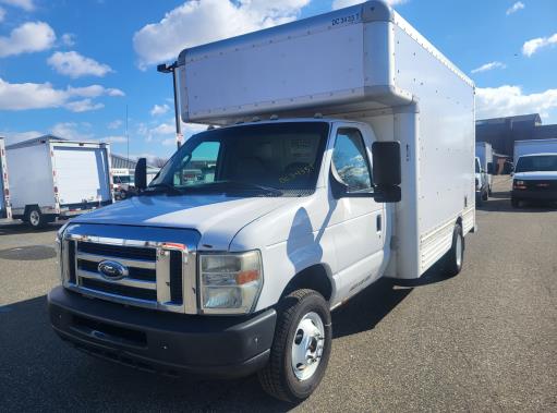 Camion usagé avec fourgon 2008 14 pi à vendre