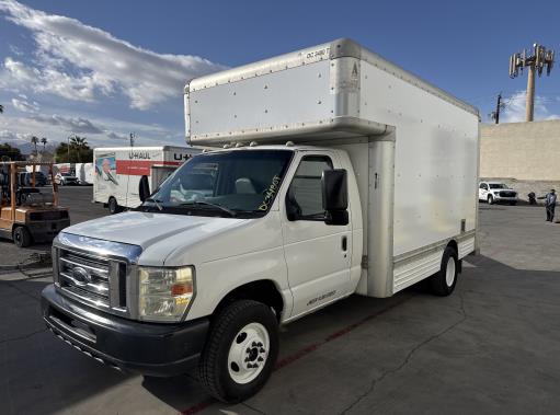 Camión con caja de 200814 ft usado a la venta