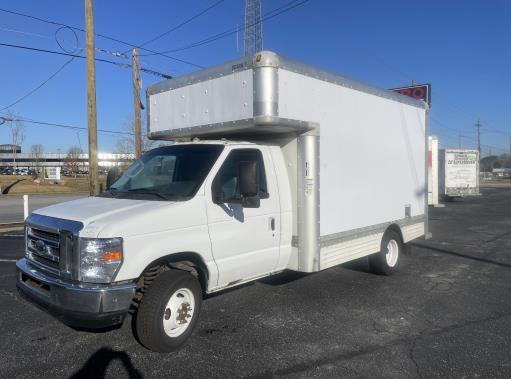 Camion usagé avec fourgon 2008 14 pi à vendre