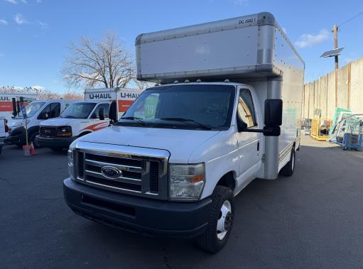 Camión con caja de 200814 ft usado a la venta