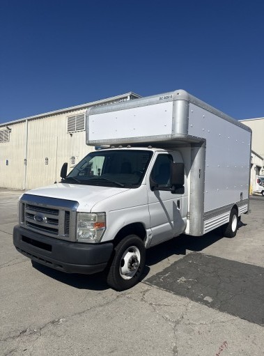 Camión con caja de 201214 ft usado a la venta