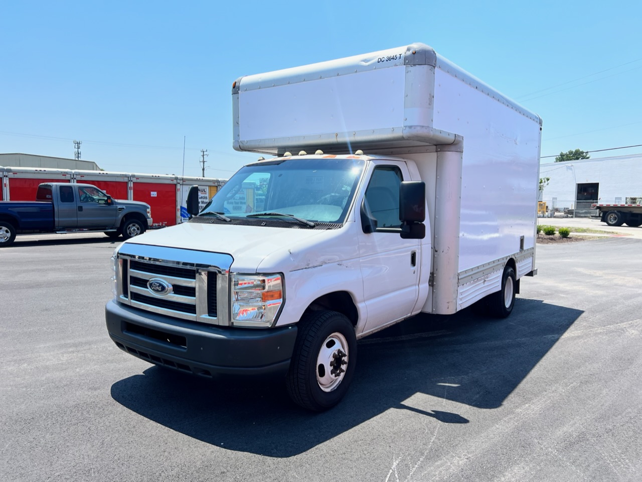 Camion usagé avec fourgon 2008 14 pi à vendre