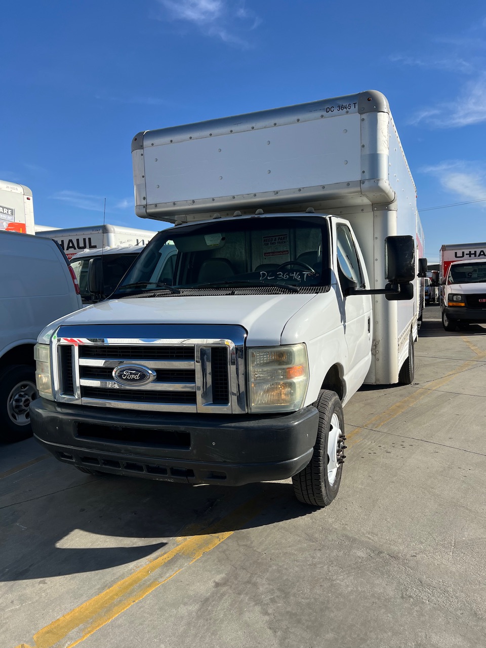 Camión con caja de 200814 ft usado a la venta