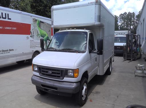 Camion usagé avec fourgon 2007 14 pi à vendre