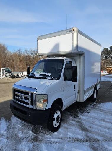 Camion usagé avec fourgon 2008 14 pi à vendre
