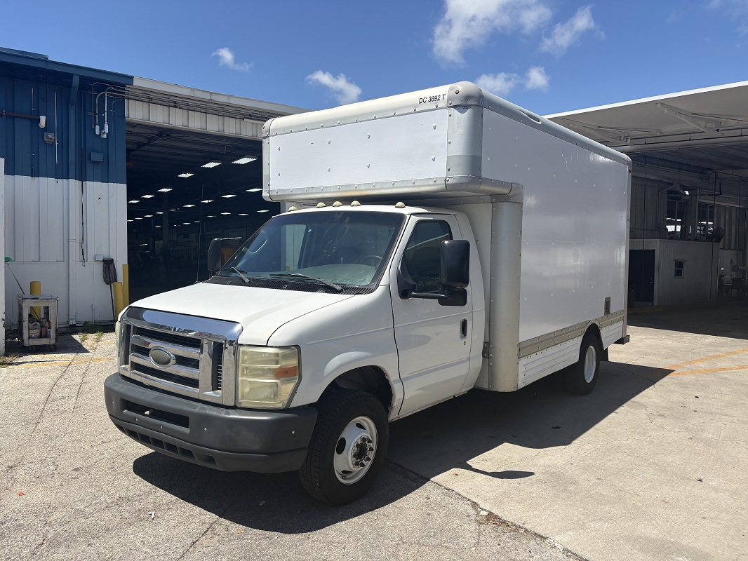Used 2008 14 ' Box Truck for sale