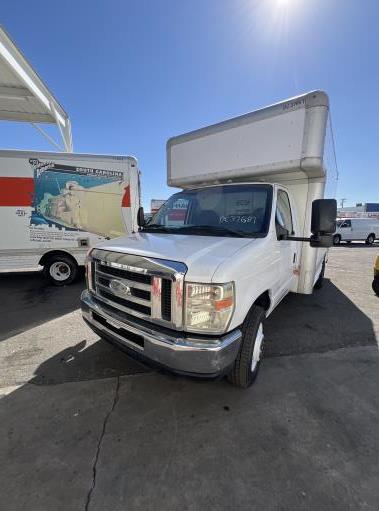 Camión con caja de 200814 ft usado a la venta