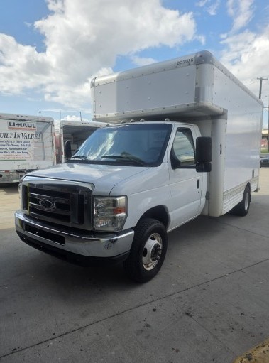 Camion usagé avec fourgon 2012 14&nbsp;pi à vendre