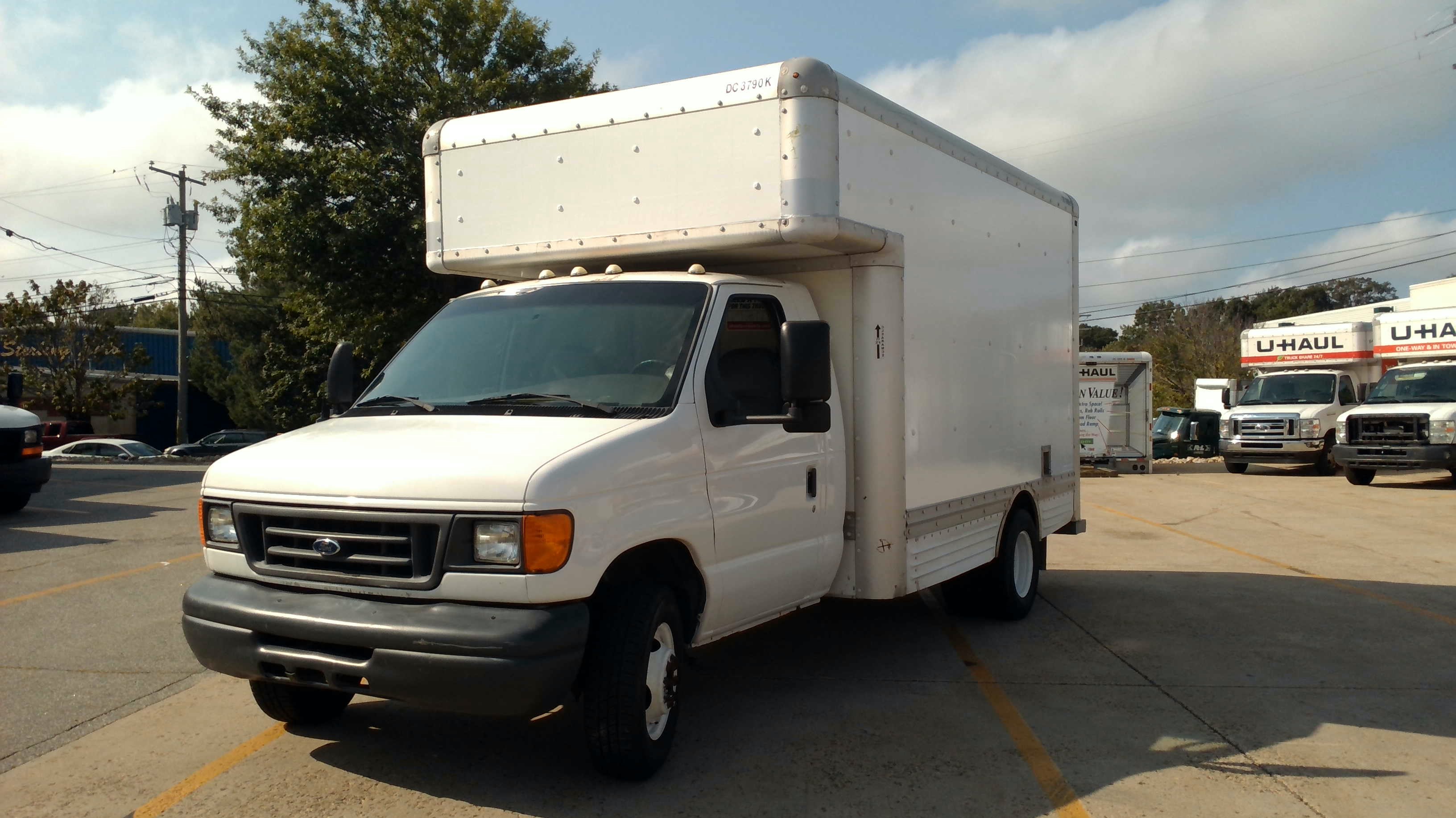 Used 2007 14 ' Box Truck for sale