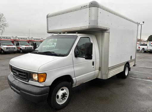 Camion usagé avec fourgon 2007 14 pi à vendre