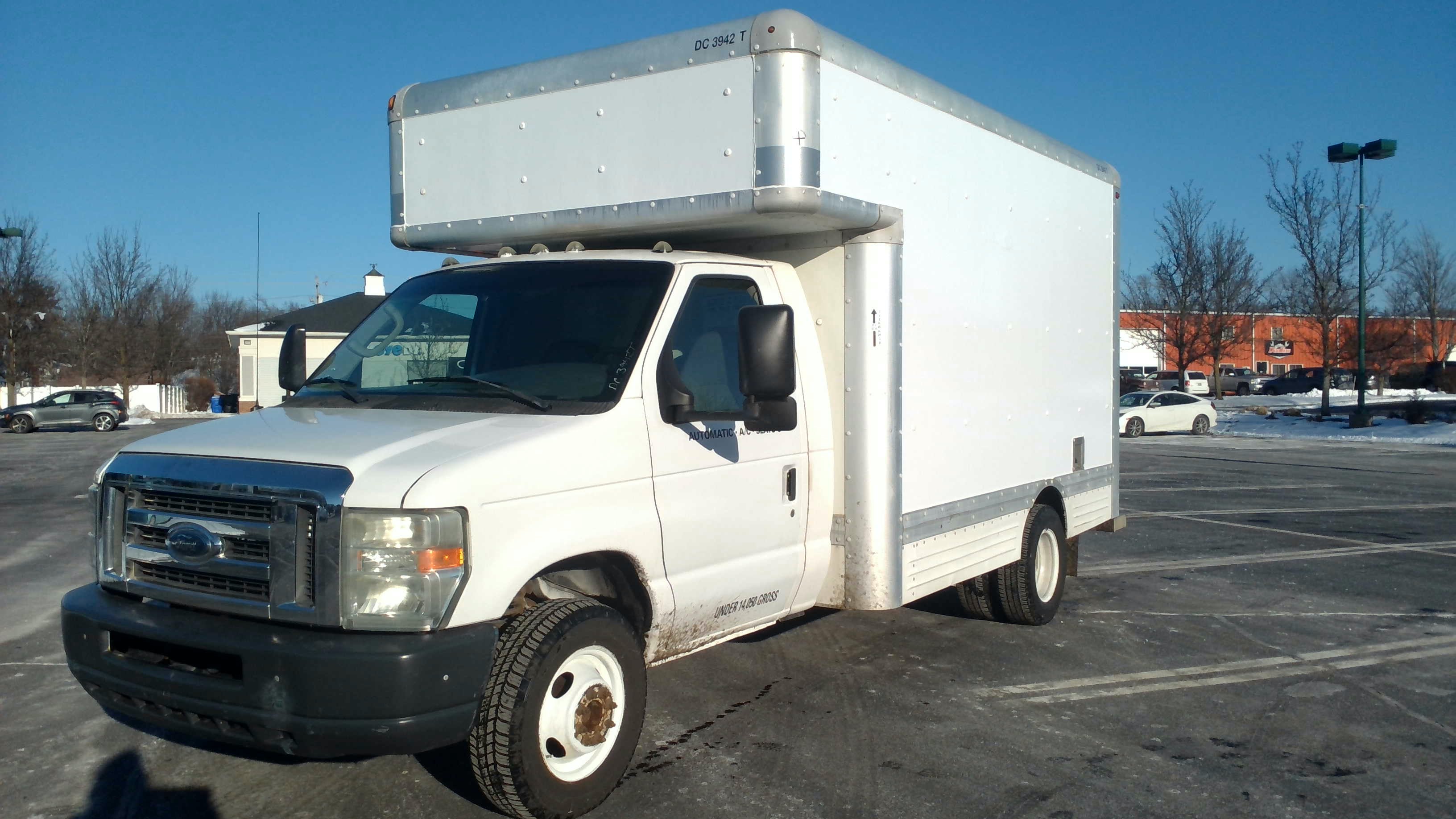 Camion usagé avec fourgon 2008 14 pi à vendre