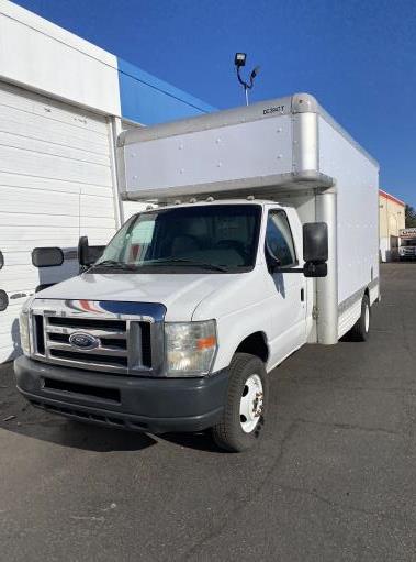 Camion usagé avec fourgon 2008 14 pi à vendre
