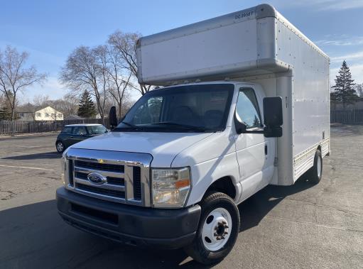 Camion usagé avec fourgon 2008 14 pi à vendre