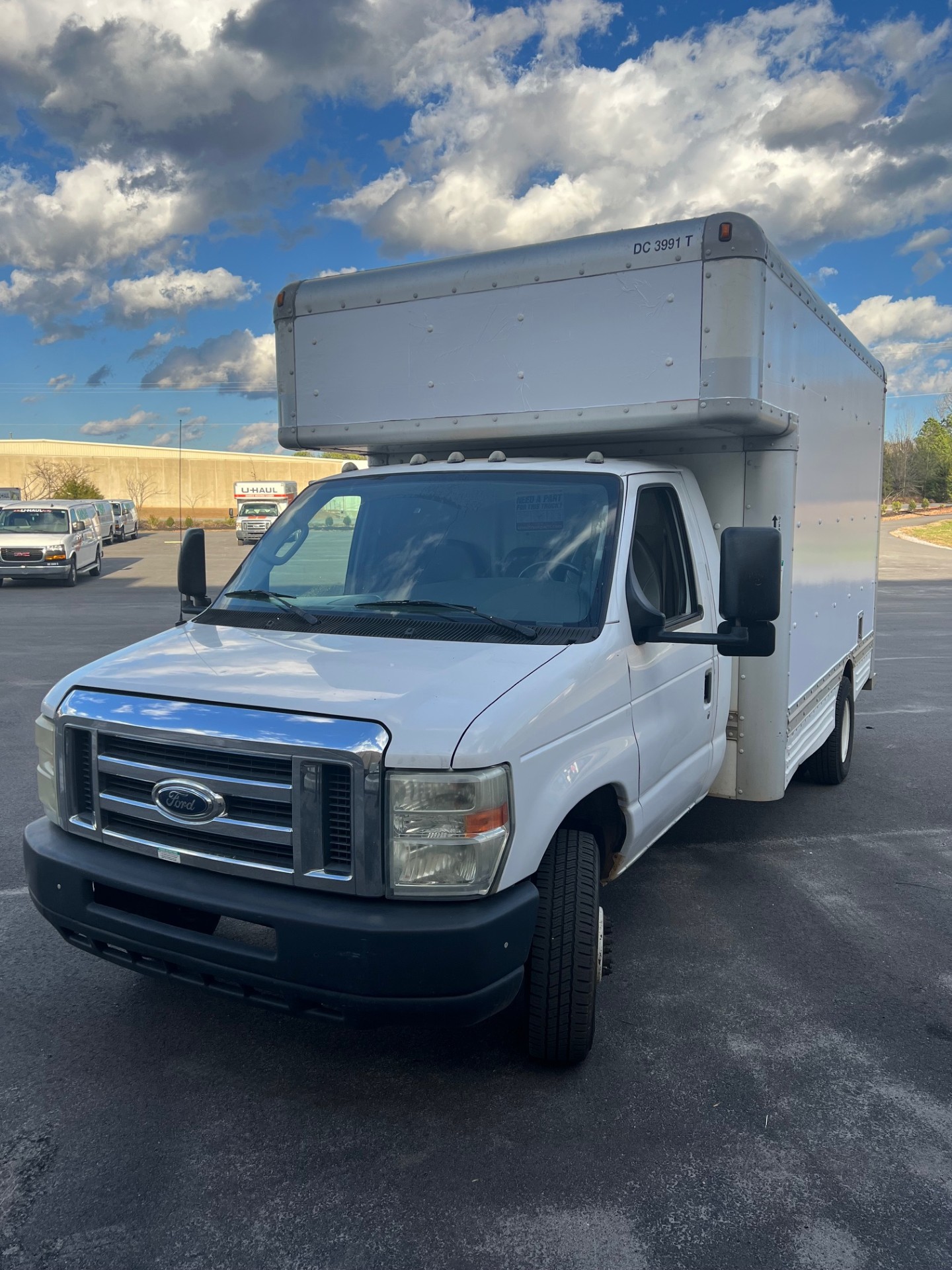 Camion usagé avec fourgon 2008 14 pi à vendre
