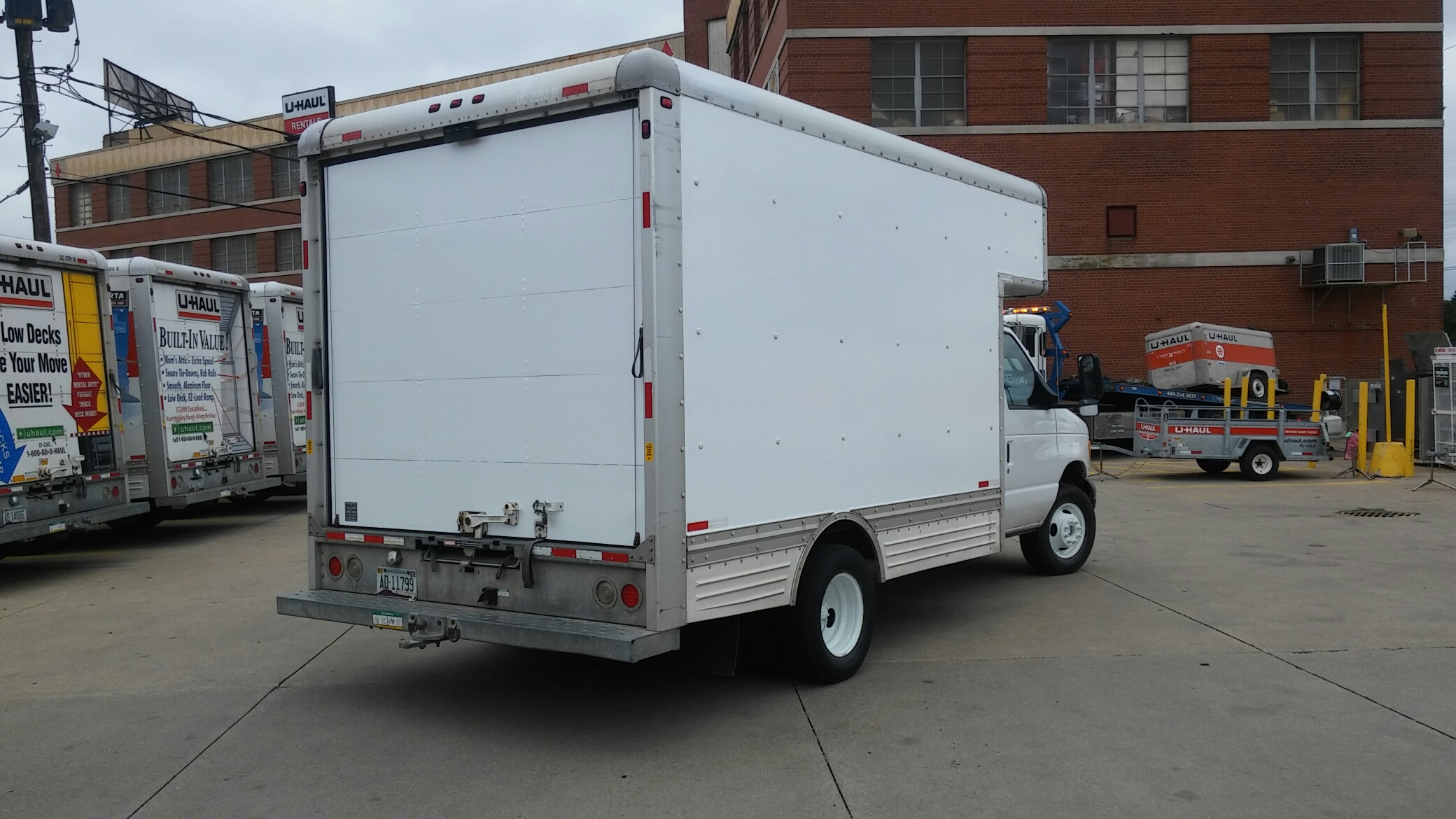 2006 14' Box Truck for Sale in Akron, OH 44320 UHaul Truck Sales