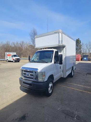 Camion usagé avec fourgon 2008 14 pi à vendre