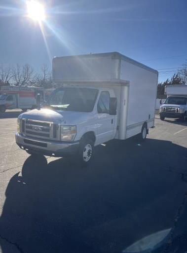 Camion usagé avec fourgon 2008 14 pi à vendre