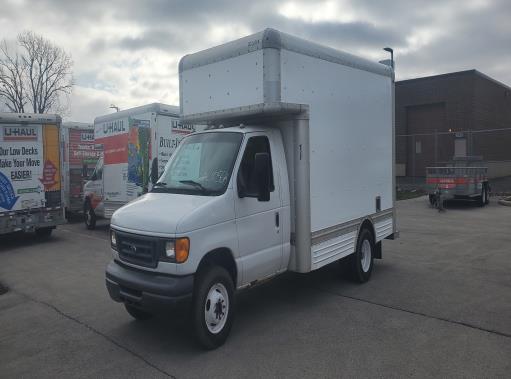 Camion usagé avec fourgon 2007 14 pi à vendre