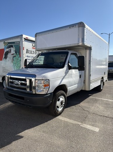 Camión con caja de 201214 ft usado a la venta
