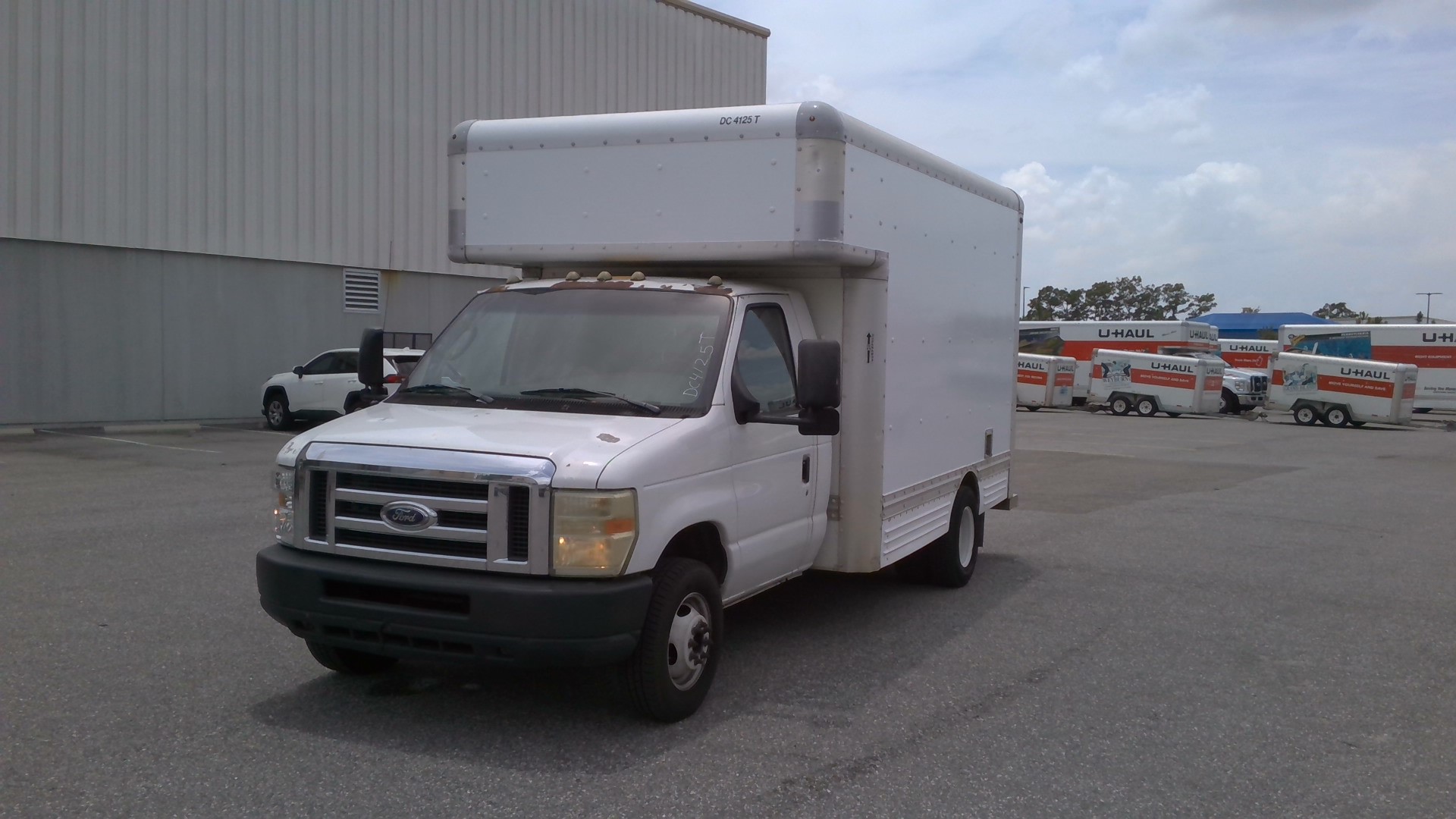 Camion usagé avec fourgon 2008 14 pi à vendre