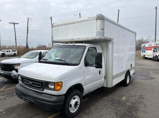 Camion usagé avec fourgon 2006 14 pi à vendre