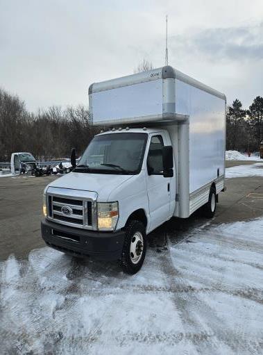 Camion usagé avec fourgon 2008 14 pi à vendre