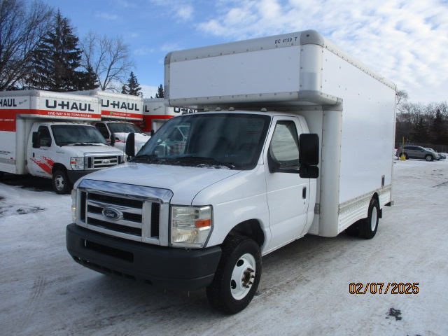 Camion usagé avec fourgon 2008 14 pi à vendre