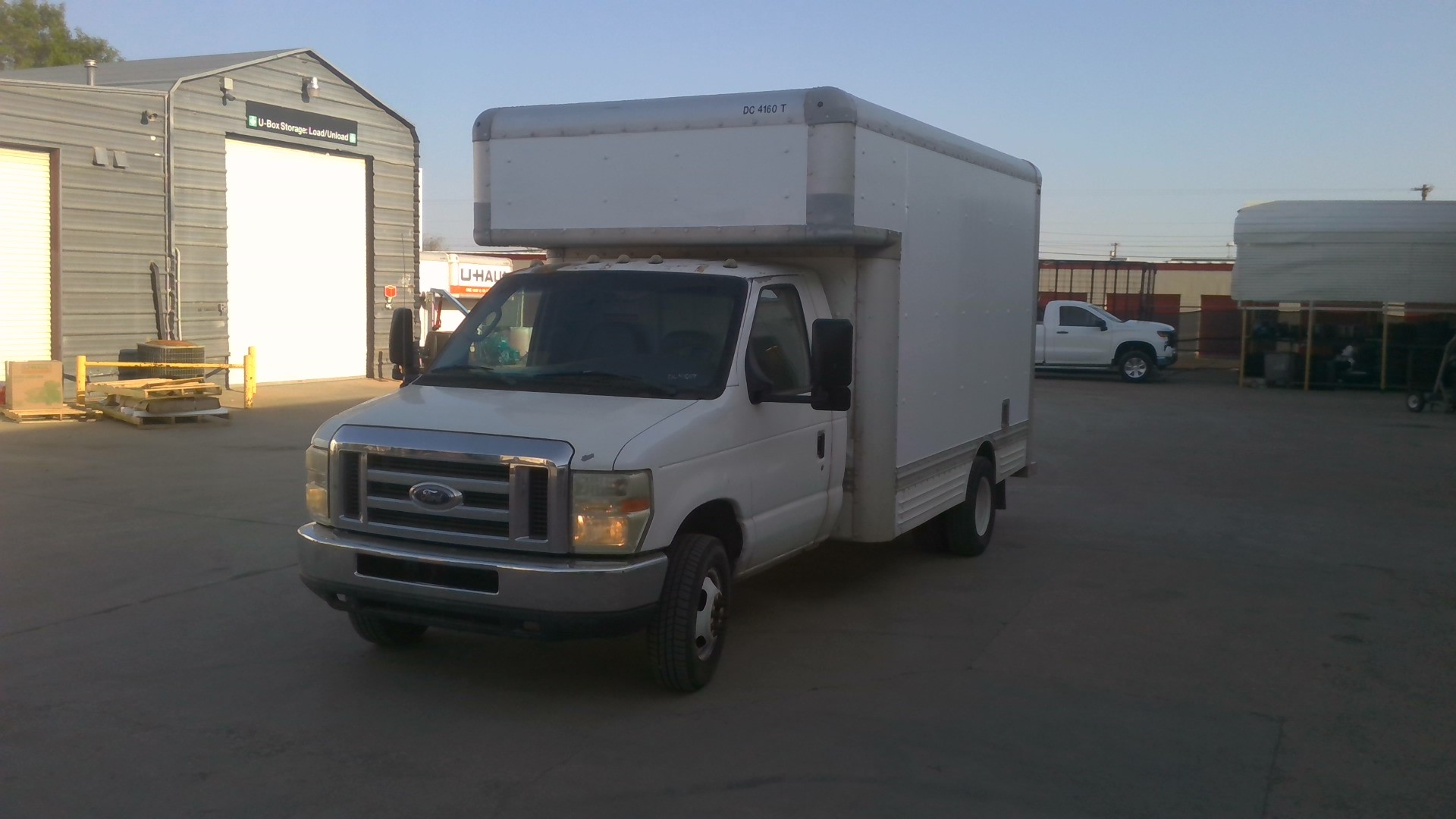 Camion usagé avec fourgon 2008 14 pi à vendre