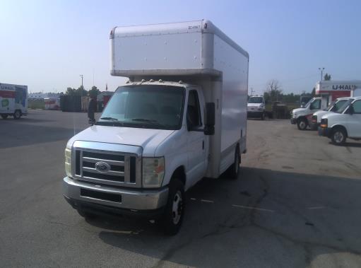 Camion usagé avec fourgon 2008 14 pi à vendre