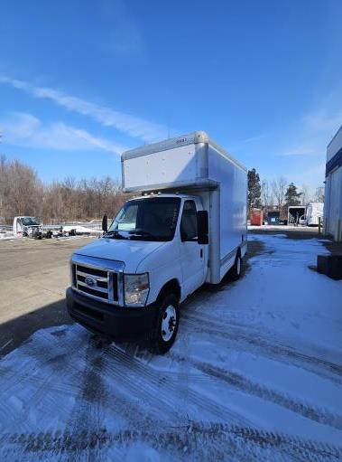 Camion usagé avec fourgon 2008 14 pi à vendre