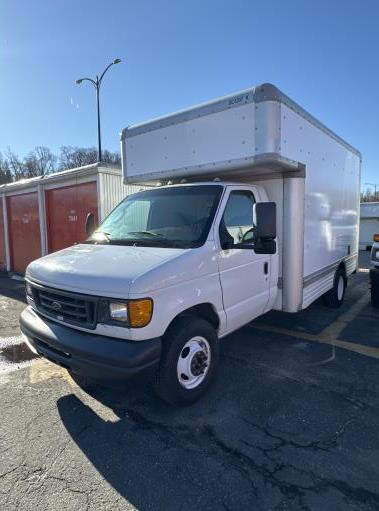 Camion usagé avec fourgon 2007 14 pi à vendre