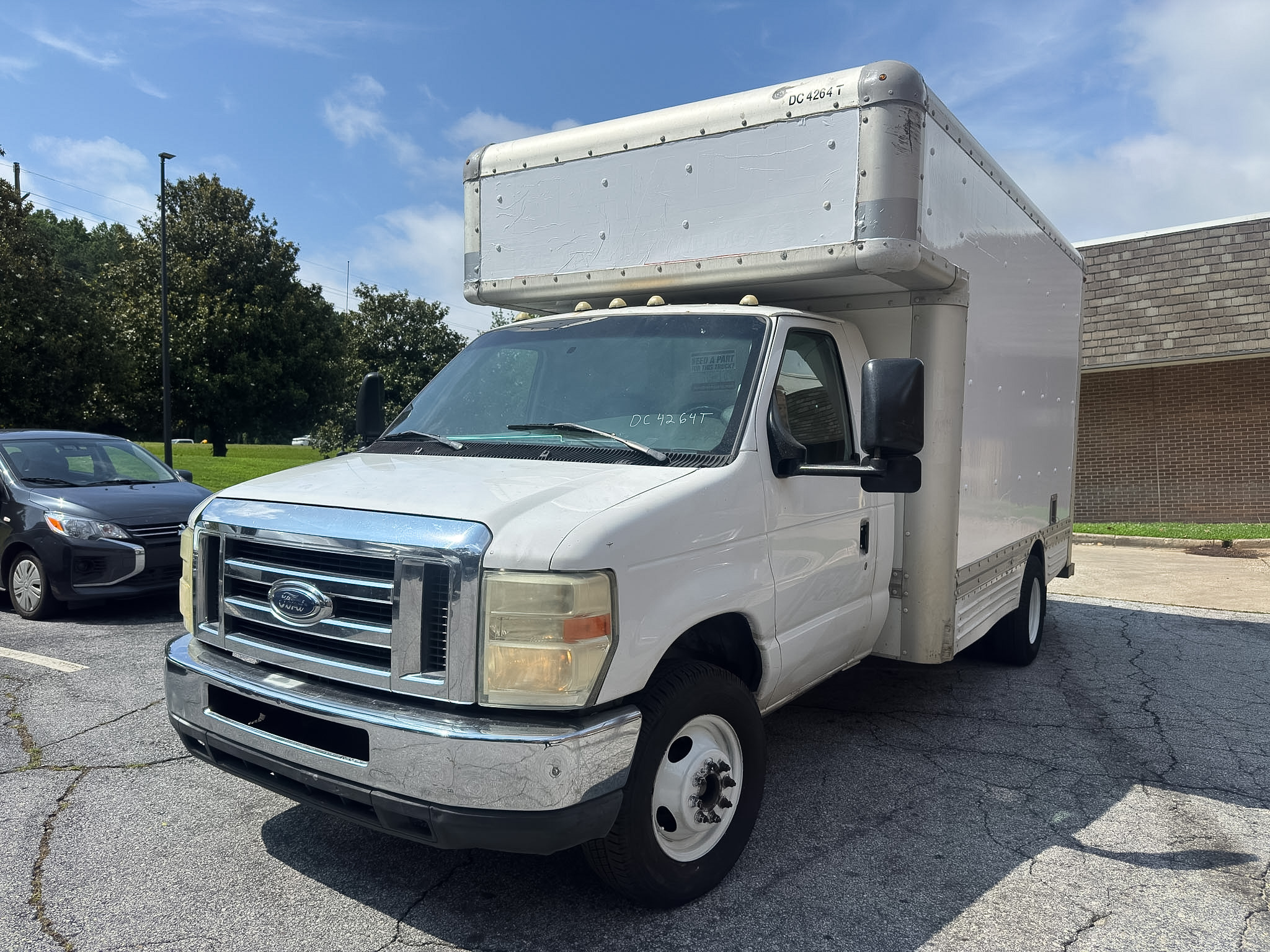 Camion usagé avec fourgon 2008 14 pi à vendre